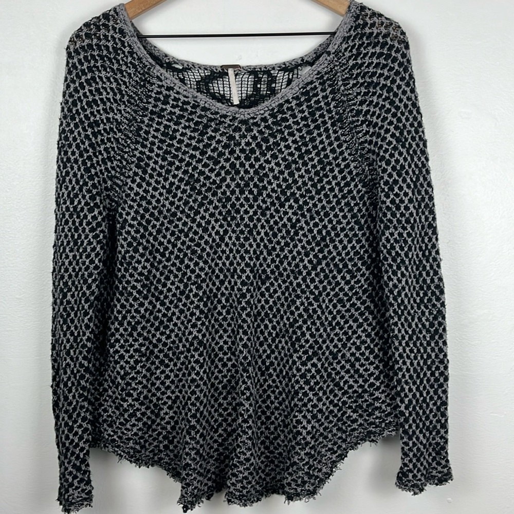 Free People Sweater Women’s Small Oversized Woven Crochet Fringe Black/Grey